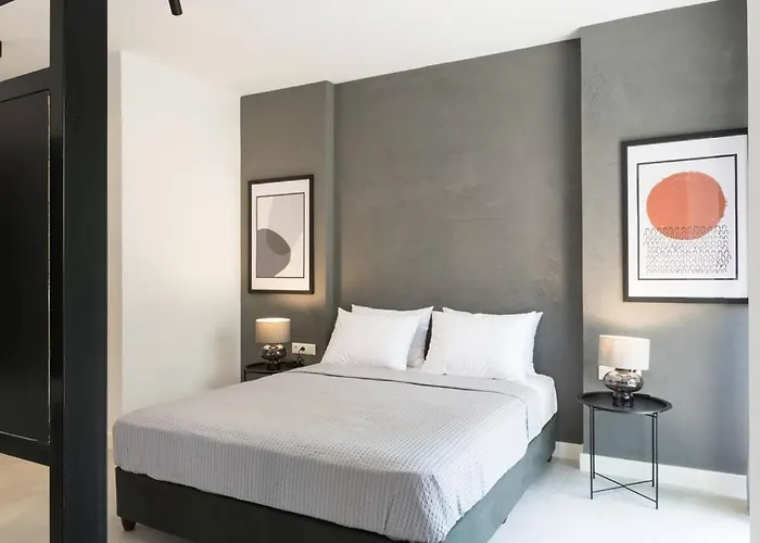 Academy Elegant Apartment #201