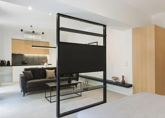 Academy Elegant Apartment #201