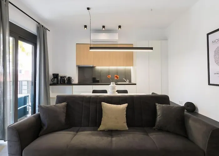 Academy Elegant Apartment #201